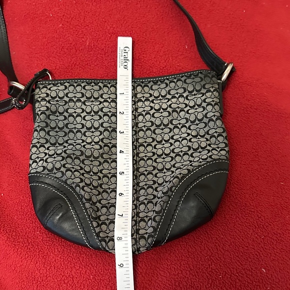 Beautiful Coach Crossbody signature C’s black/gray canvas/leather purse - Picture 10 of 16
